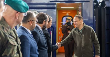 Niezapowiedziany wyjazd Sikorskiego. "Dzień dobry z Kijowa"