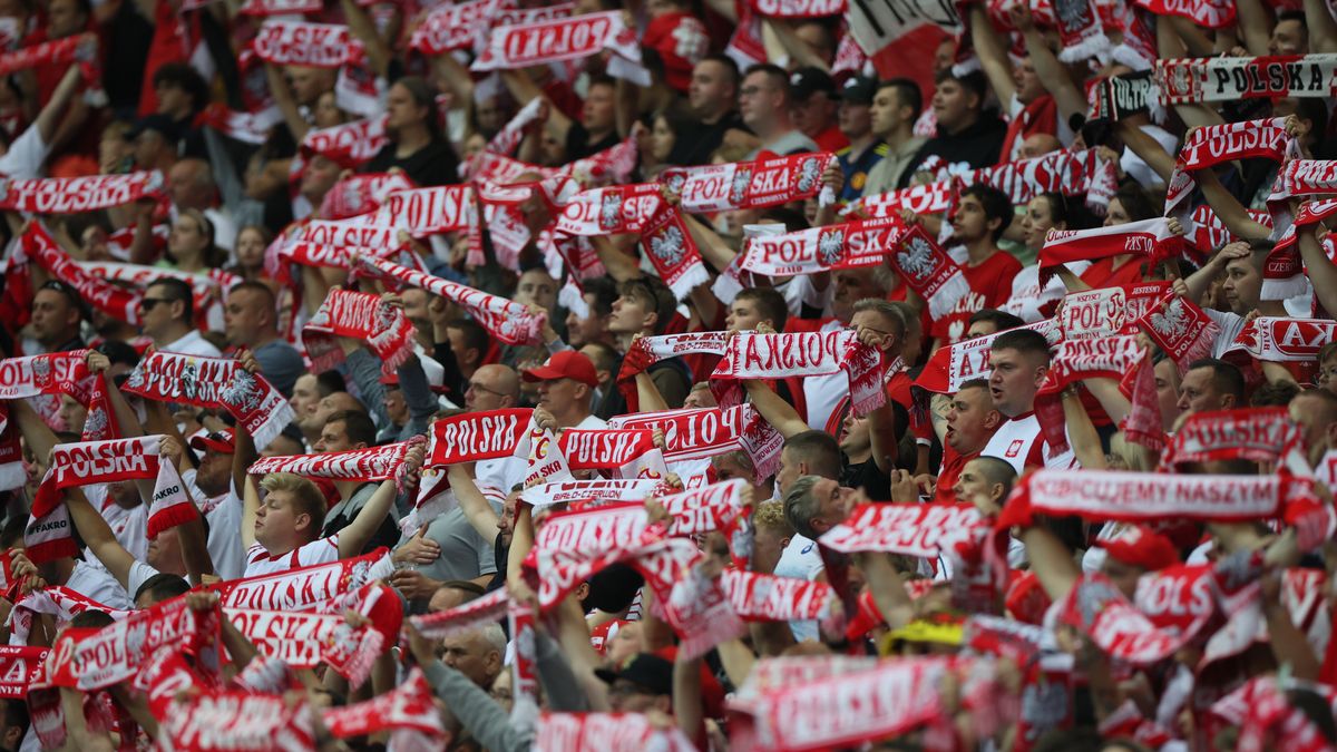 Warszawa, 16.06.2023. Kibice piłkarskiej reprezentacji Polski podczas towarzyskiego meczu z Niemcami na stadionie PGE Narodowym, 16 bm. w Warszawie. (mk) PAP/Leszek Szymański