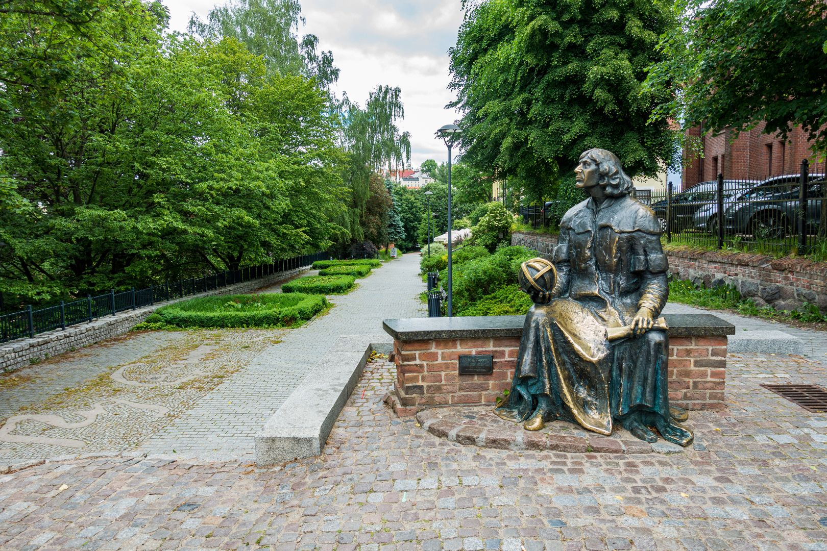 Warmia pełna jest wspomnień o Mikołaju Koperniku. Na zdjęciu pomnik w Olsztynie