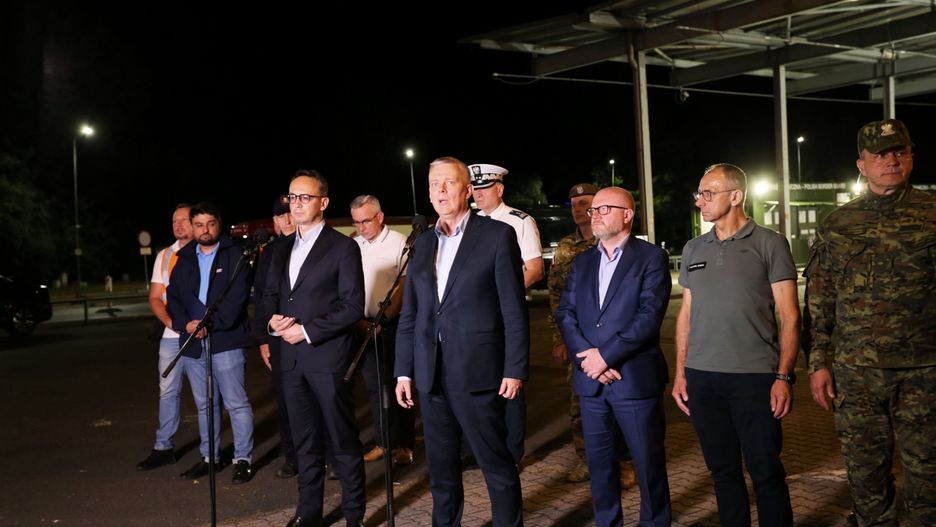Ruszyły kontrole na granicy z Niemcami i Litwą. Siemoniak zabrał głos