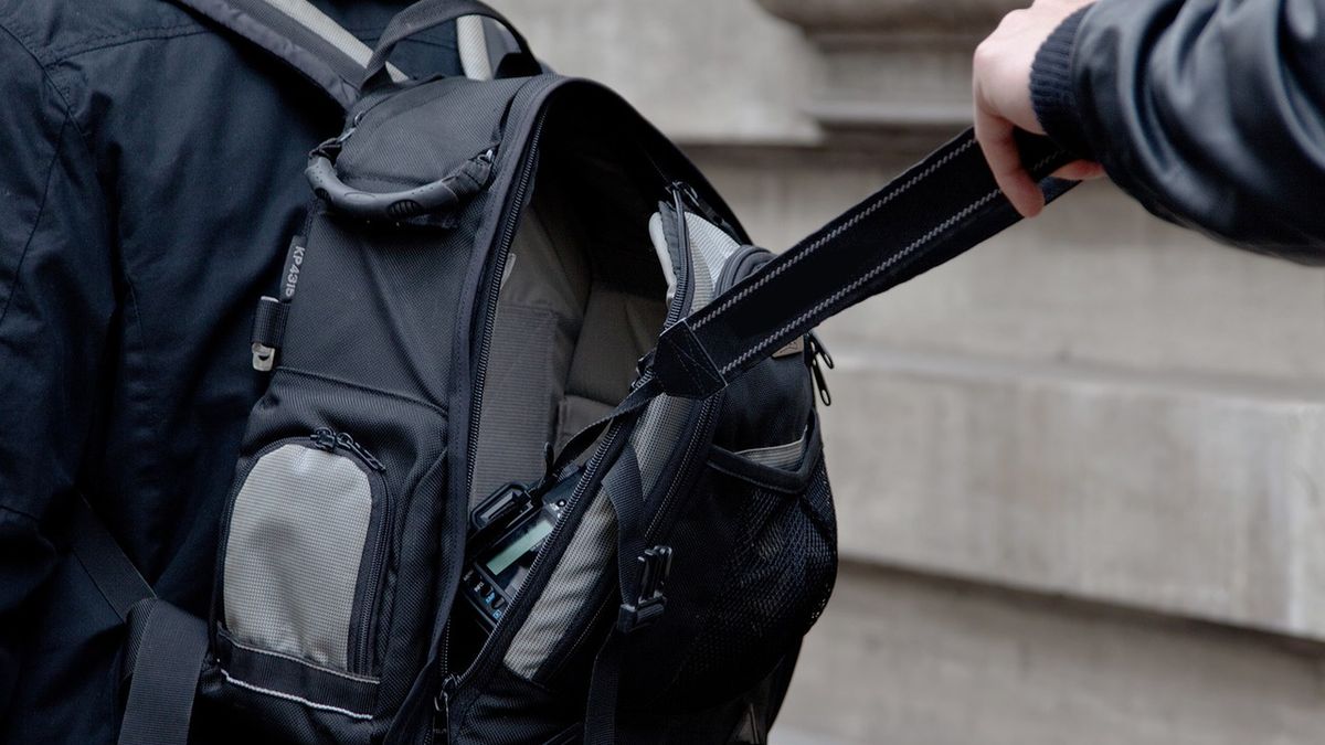 Idąc na cmentarz nie chowajmy cennych rzeczy do plecaka czy torebki