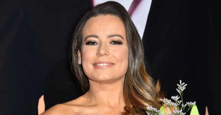 Anna Mucha w zmysłowym kostiumie wije się nad basenem: "Kuba potrafi zawrócić w głowie" (FOTO)