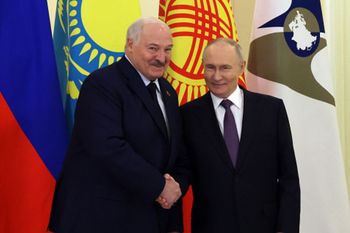 Łukaszenka wierny Putinowi. Jednego odmawia. Rosjanie mu nie ufają