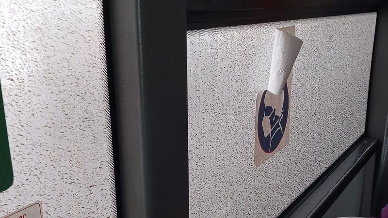 Brudne szyby w autobusie linii nr 13