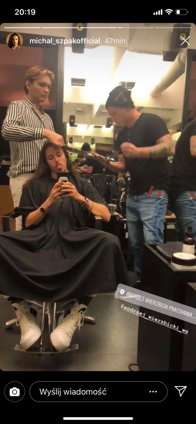 Michał Szpak u fryzjera