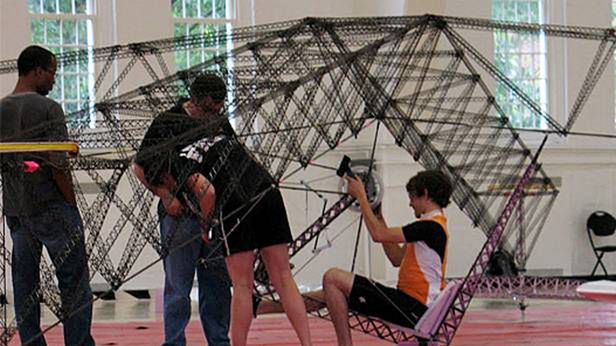 Helikopter Gamera II. Aby uniósł się w powietrze, wystarczy siła mięśni pilota 1