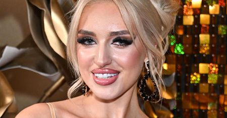 Caroline Derpieński w ryzykownej stylizacji. Nie miała biustonosza, a dodatek kosztował małą fortunę