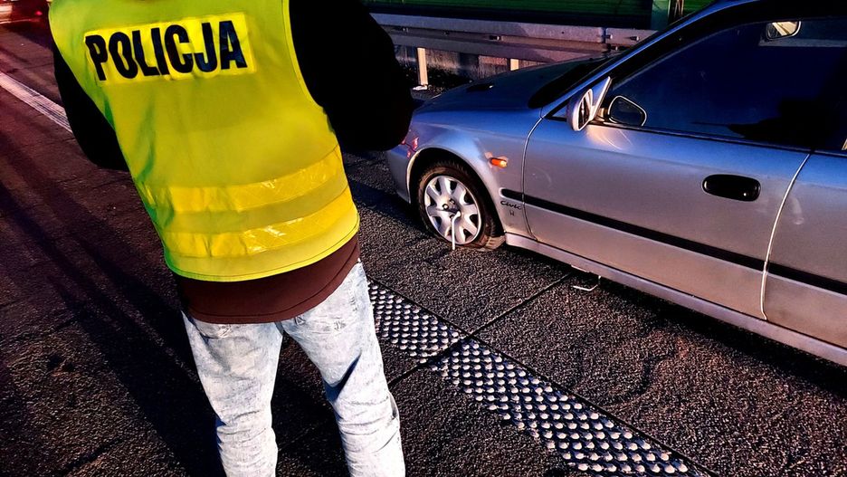 Zginął mężczyzna zmieniający koło na pasie awaryjnym.