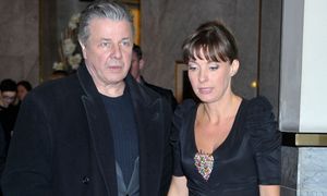 Ich syn nosi kamizelkę kuloodporną. Pojawił się w niej w programie
