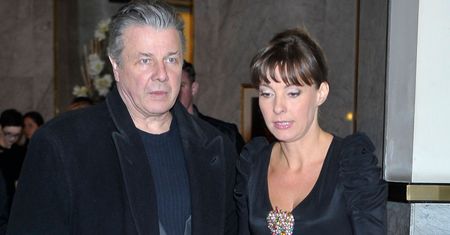 Ich syn nosi kamizelkę kuloodporną. Pojawił się w niej w programie