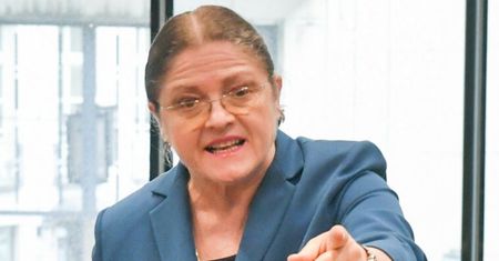 Krystyna Pawłowicz ROZKRĘCA NAGONKĘ na transpłciowe dziecko