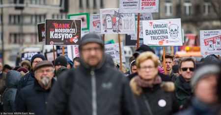 Za kredyty frankowe zapłacimy wszyscy. "Wysadzi system w powietrze"