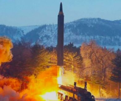 Korea Północna znów straszy świat. Rakieta balistyczna nad Japonią