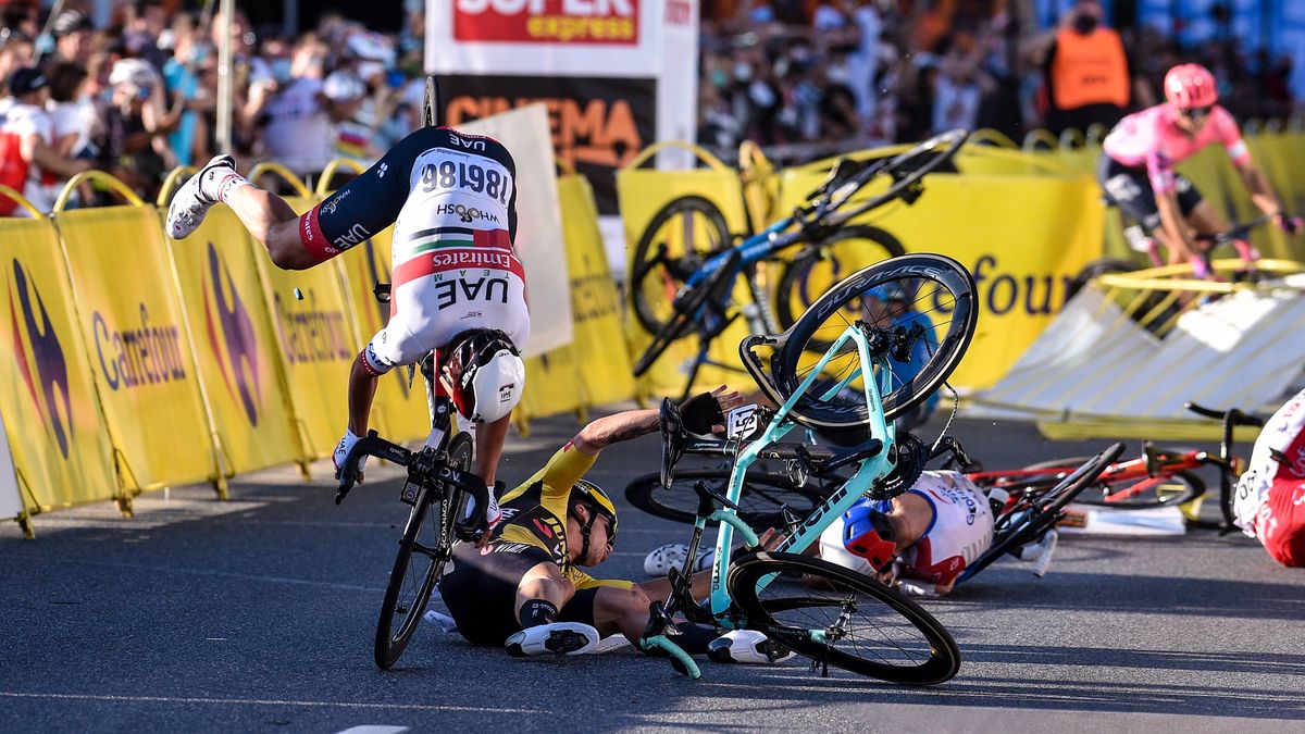 wypadek pod koniec pierwszego etapu Tour de Pologne 2020