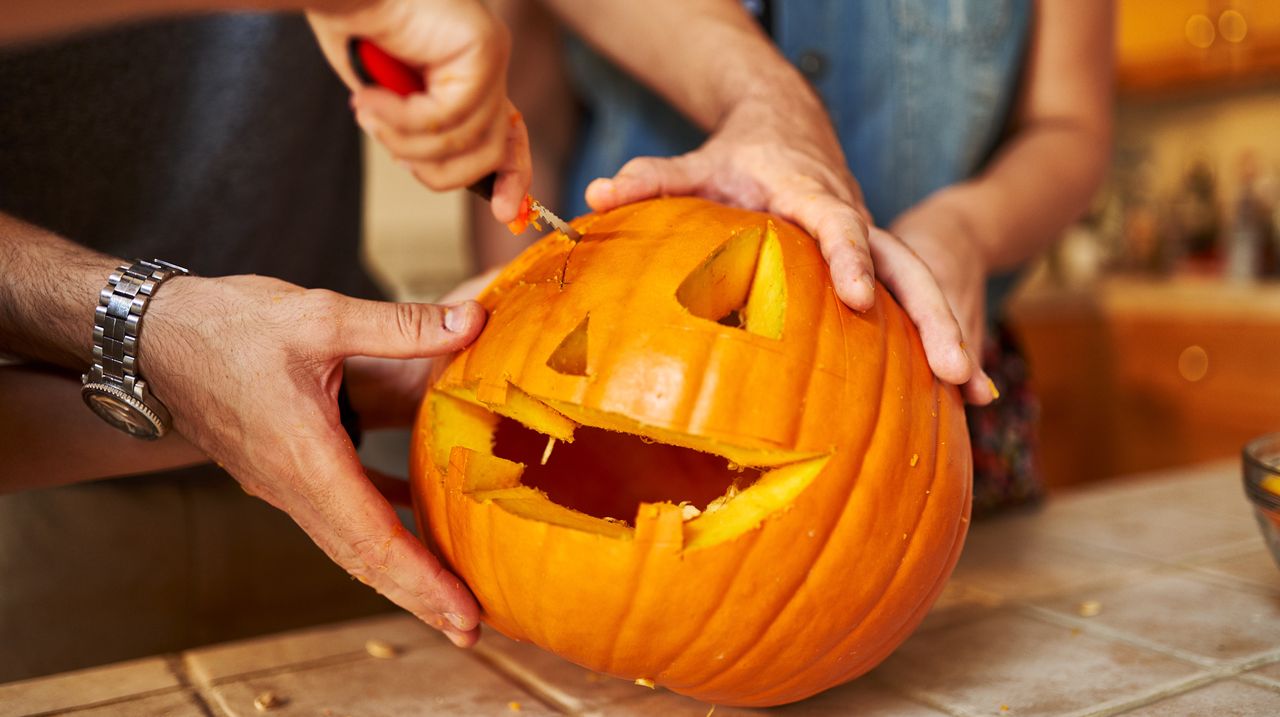 How to make a pumpkin lantern?