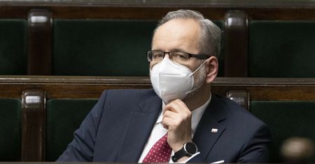 Groźby za lockdown. Minister dostaje wiadomości nawet faksem. Powiadomiona policja