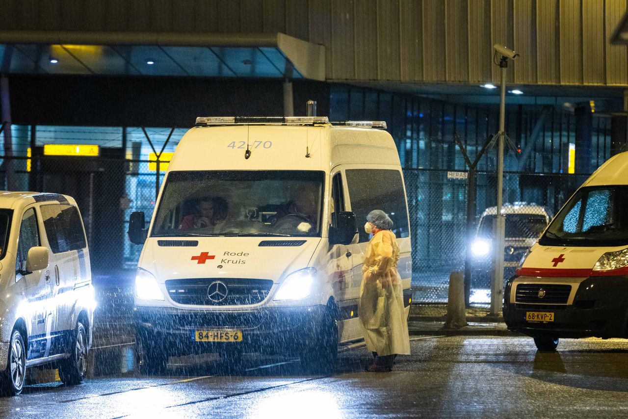 Łącznie 61 pasażerów wróciło z RPA z pozytywnym wynikiem testy na COVID-19 .