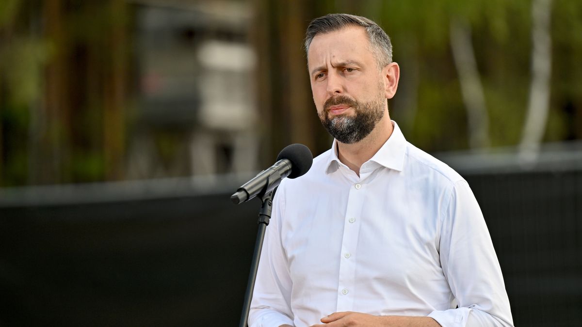 Radomyśl nad Sanem, 22.08.2025. Wicepremier, minister obrony narodowej Władysław Kosiniak-Kamysz podczas wizyty w Ośrodku Szkolenia Poligonowego Wojsk Lądowych Dęba - Lipa w Radomyślu nad Sanem, 22 bm. (jm) PAP/Piotr Polak