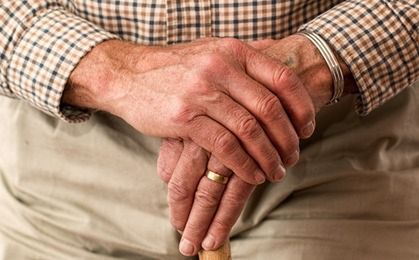 Ponad 90 tysięcy seniorów korzysta ze wsparcia gmin. Kto jeszcze może im pomóc?