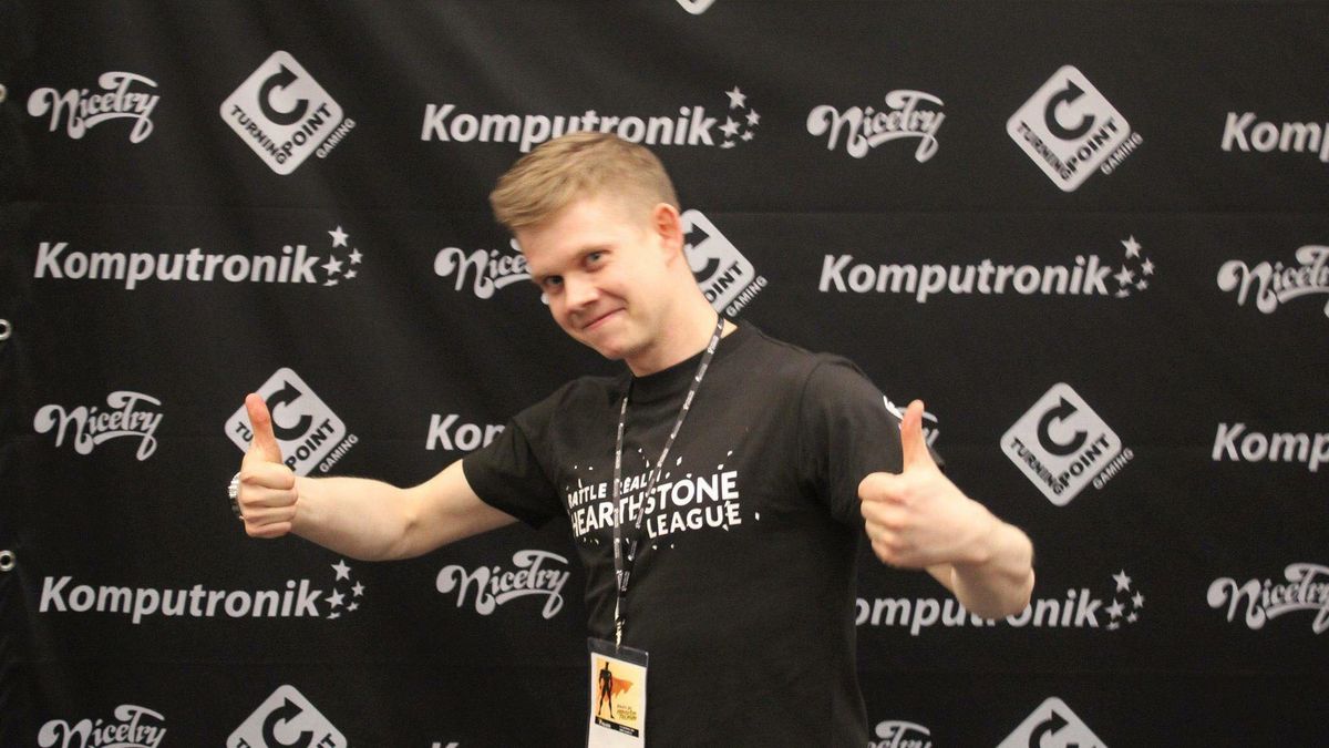 Zdjęcie okładkowe artykułu: Facebook / Na zdjęciu: Tomasz 'Kamahl' Zarzeczny, zawodnik grający w Hearthstone