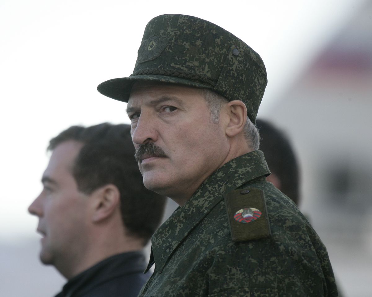 Łukaszenka kupi od Rosji broń. Kwota jest astronomiczna