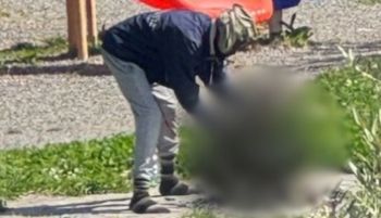 "Barbarzyństwo". Migrant przy grillu. Skandal na całe Włochy