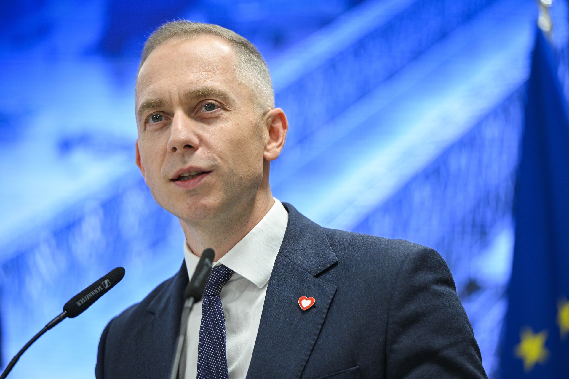 Kompromitacja Konfederacji: Jak błędy w podpisach podkopują wiarę w partię