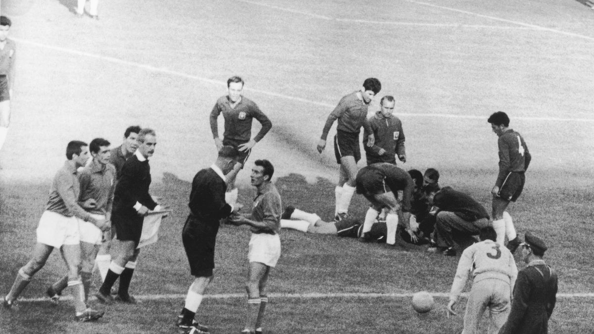 Getty Images / Keystone/Hulton Archive / Na zdjęciu: słynna Bitwa o Santiago (mecz pomiędzy Chile i Włochami)