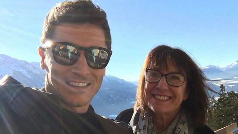 Zdjęcie okładkowe artykułu: Instagram / Na zdjęciu: Robert Lewandowski z mamą Iwoną