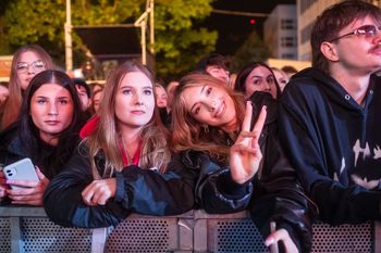 Koncert Główny Juwenaliów UEK 2025. Wieczór był chłodny. Kaz Bałagane i Jan-Rapowanie rozgrzali publiczność!