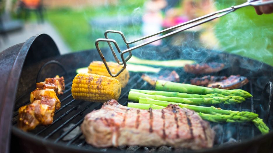 Błędy, które popełniamy przy grillowaniu. Wiemy, jak ich uniknąć 