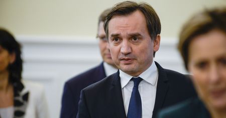 Lekką ręką resort Ziobry wydał miliony zł. NIK pokazuje kuriozalne wydatki
