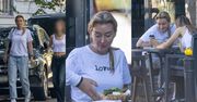 Martyna Wojciechowska "przyłapana" w drodze do restauracji. Towarzyszyła jej córka Marysia (ZDJĘCIA)