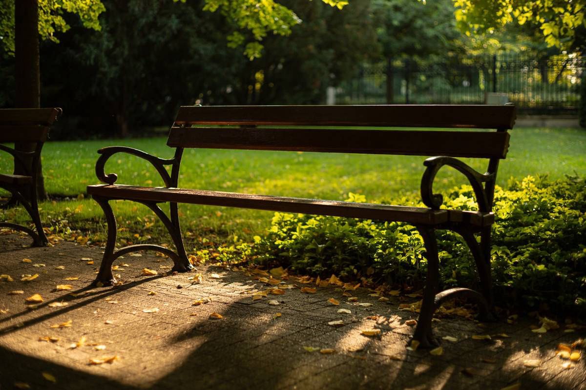 Gorzów: Ławki na ulubionym placu w kilka lat straciły blask