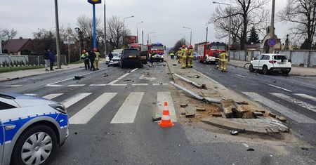 Kraksa w Radomiu. Trzy osoby w szpitalu