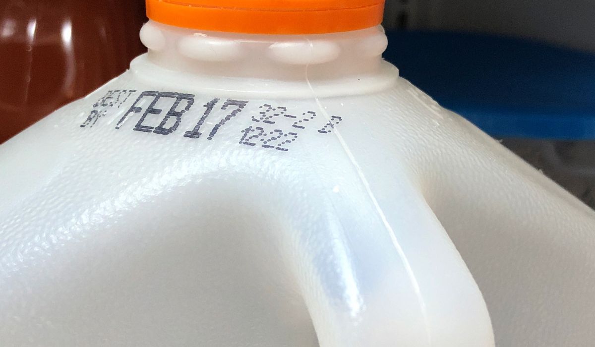 Spożycie przeterminowanego mleka nie jest dobrym pomysłem - Pyszności; Foto Canva.com