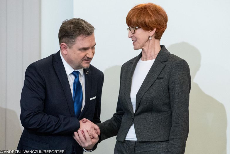Lider "S" Piotr Duda i minister pracy Elżbieta Rafalską razem przy okazji wprowadzania zakazu handlu w niektóre niedziele.
