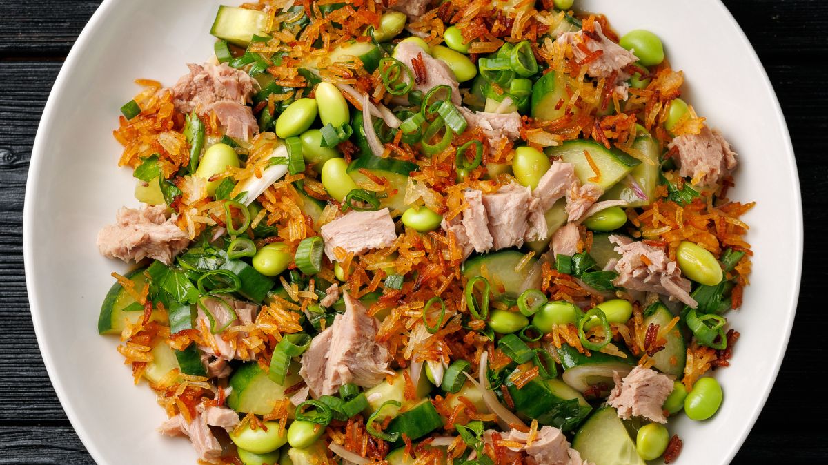 Sałatka z chrupiącym ryżem