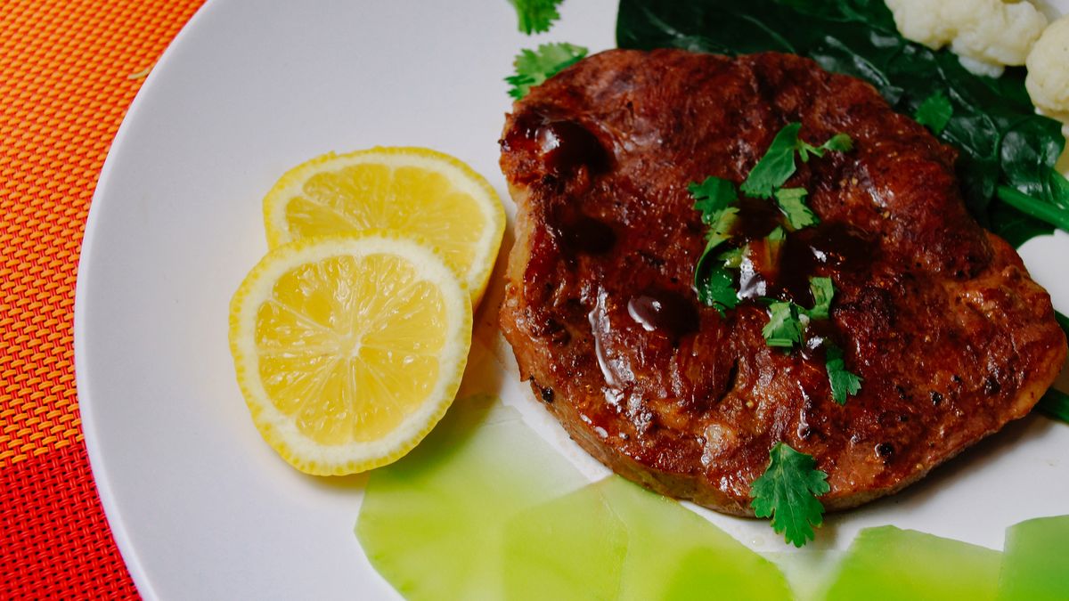 Pieczone steki z polędwicy wołowej bez kości (samo mięso)