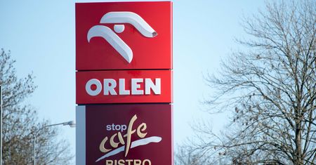 Parówki na stacjach Orlenu. Wśród dostawców mała firma z miasta Daniela Obajtka
