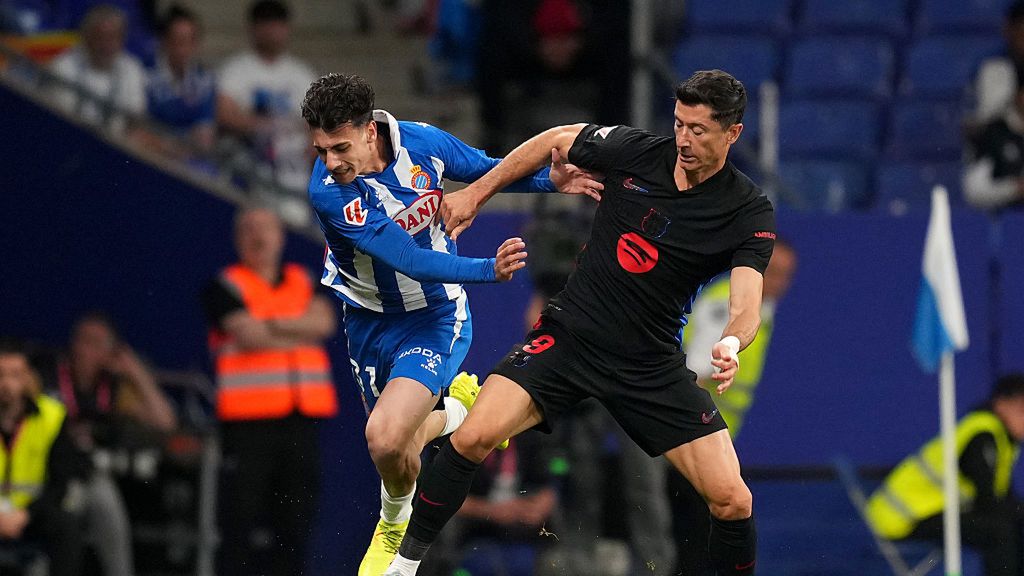 Getty Images / Alex Caparros / Na zdjęciu: Robert Lewandowski podczas meczu RCD Espanyol - FC Barcelona
