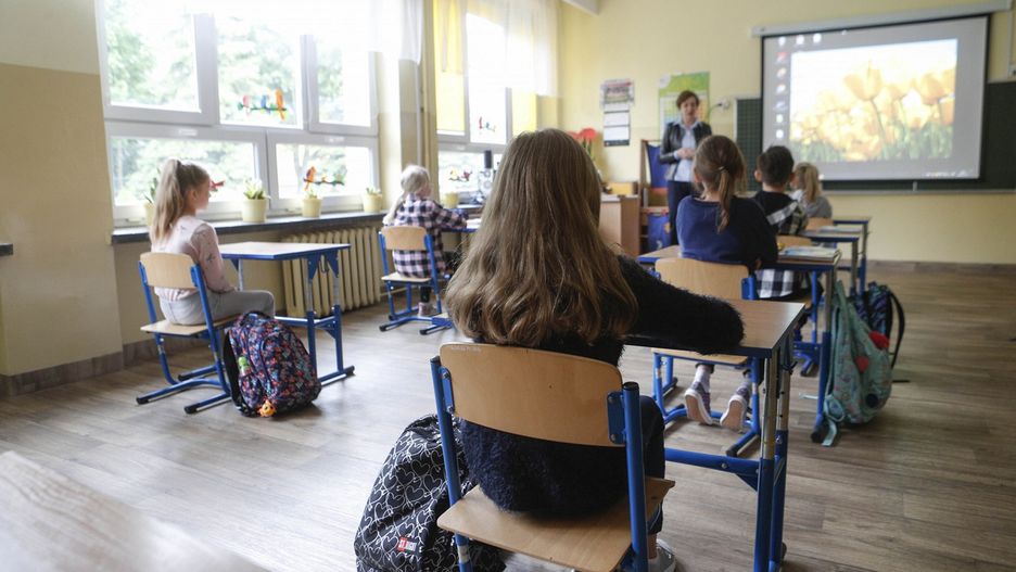 Powrót do szkoły. Prof. Włodzimierz Mazur popiera pomysł testowania nauczycieli