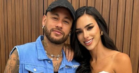 Neymar CAŁUJE SIĘ z Bruną Biancardi. Trzy miesiące temu przywitał na świecie córkę z KOCHANKĄ. Można się pogubić?