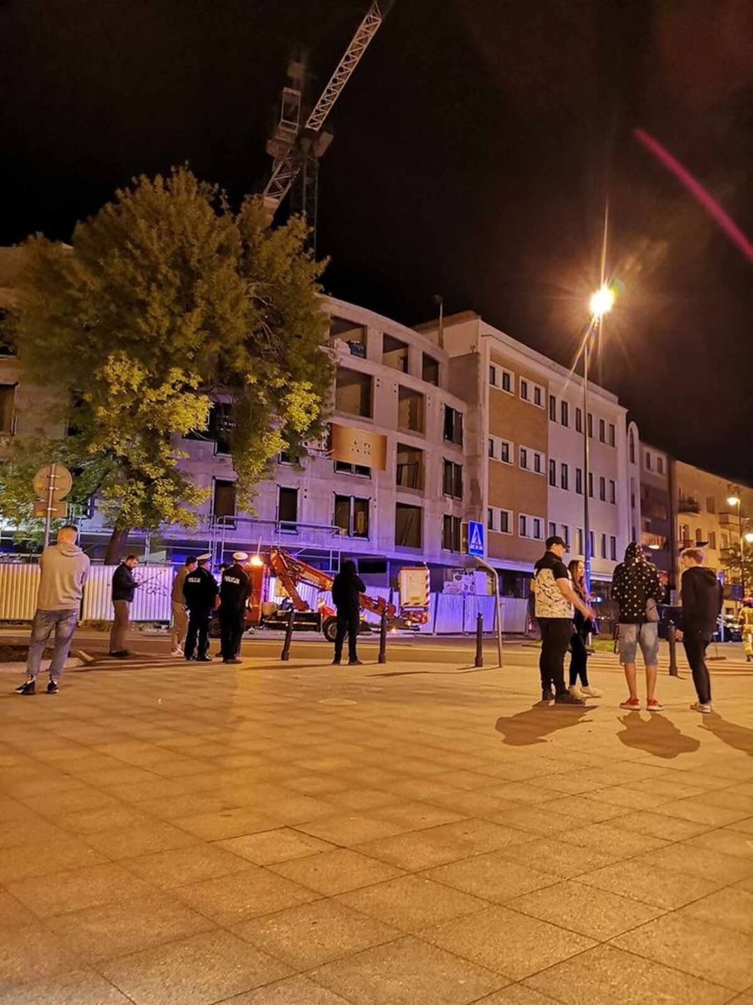 Wszedł na dźwig typu żuraw na budowie przy ul. Peowiaków