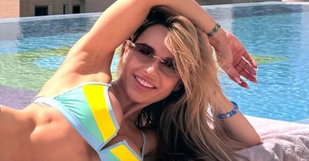 Doda pręży smukłe ciało w bikini i eksponuje TATUAŻ w intymnym miejscu