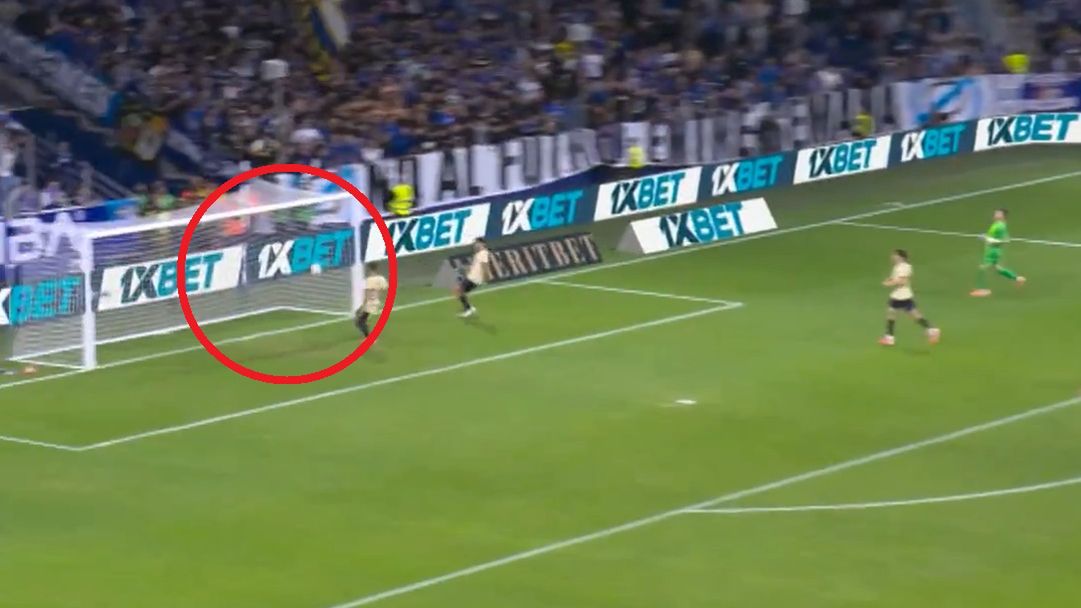 Twitter / Canal+ Sport / Joan Garcia popełnił błąd i FC Barcelona straciła gola