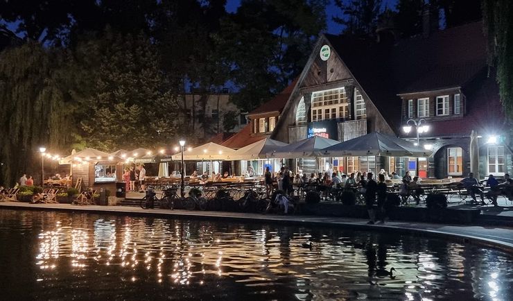 Opolski restaurator wyprasza niezaszczepionych do lokalu. Antyszczepionkowcy się na niego rzucili