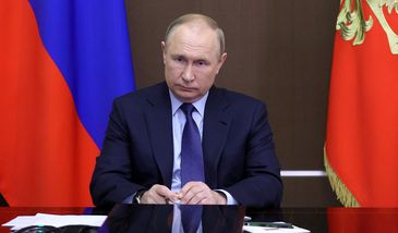 Putin się zbroi. Wiceszef MSZ: sytuacja jest niezwykle poważna