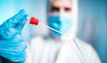 Nowy wariant koronawirusa. Naukowcy: może wywołać kolejną epidemię