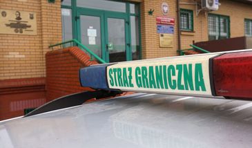 Tłum forsował granicę. SG odparła atak